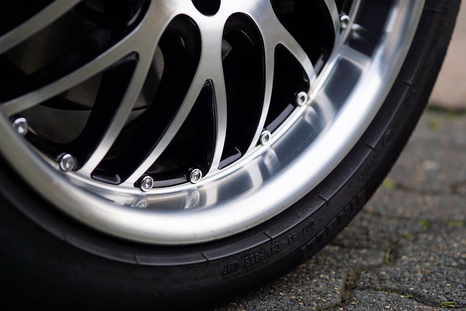 下游丨汽車(chē)產(chǎn)業(yè)按下“暫停鍵”，對(duì)鋁加工設(shè)備企業(yè)有何影響？